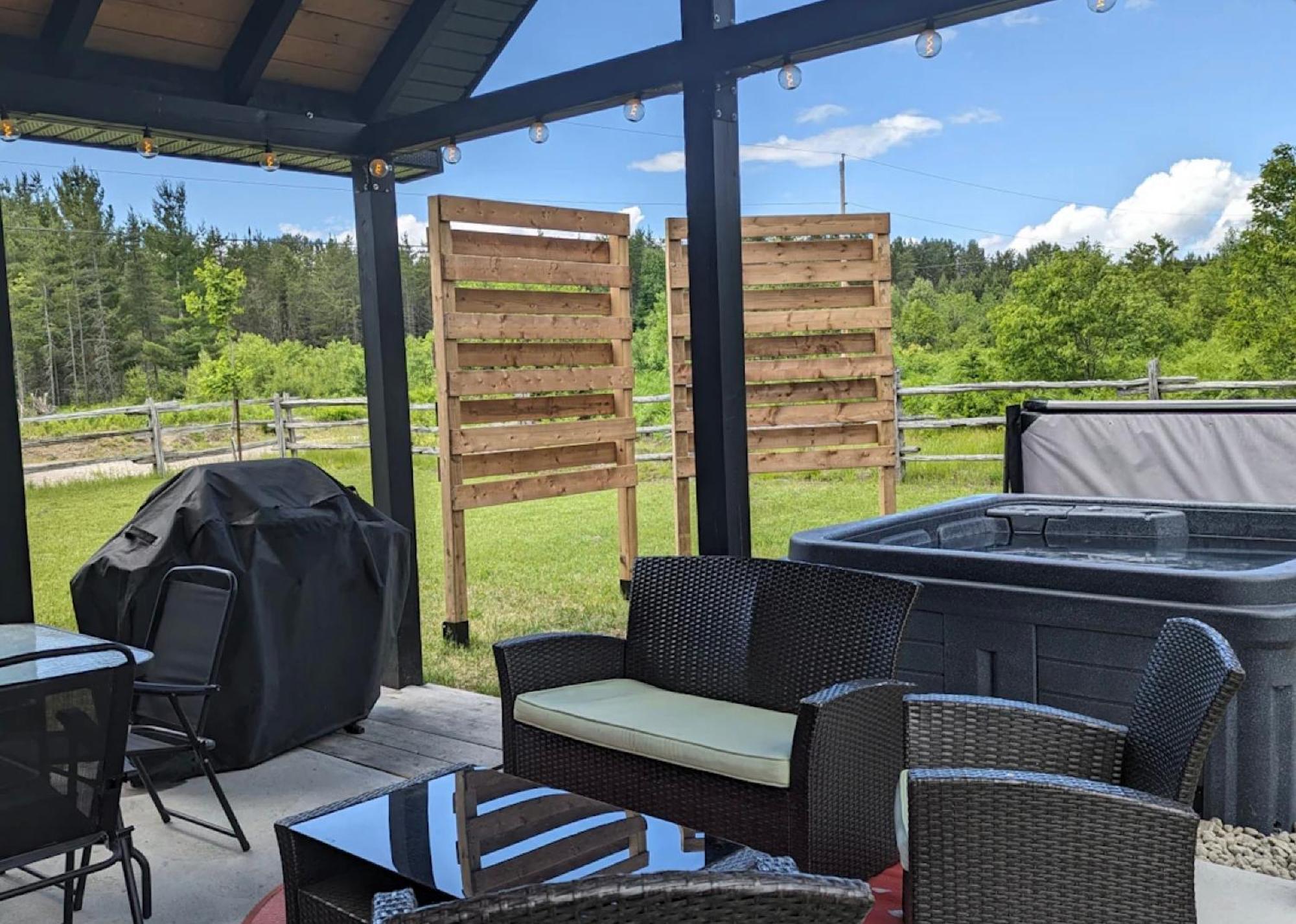 Les Chalets Double K # 3 Saint-Alexis-des-Monts Luaran gambar