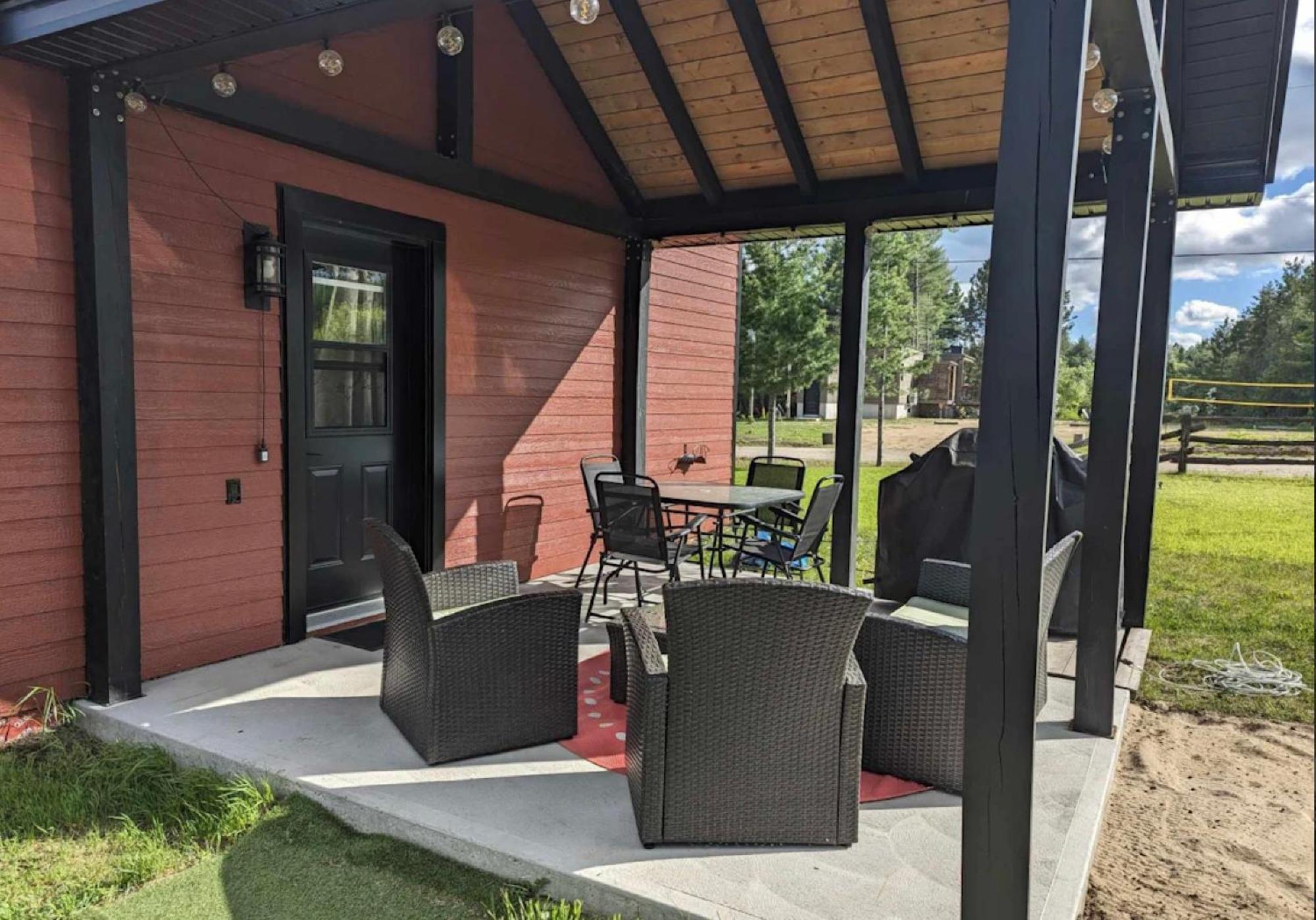 Les Chalets Double K # 3 Saint-Alexis-des-Monts Luaran gambar